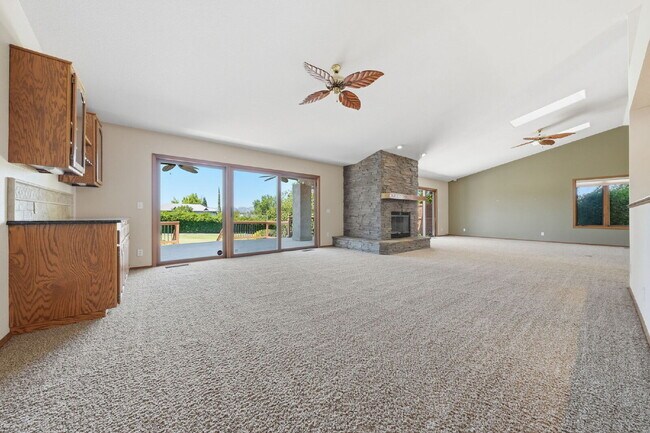 Beautiful Executive Level Rental on Golf Course