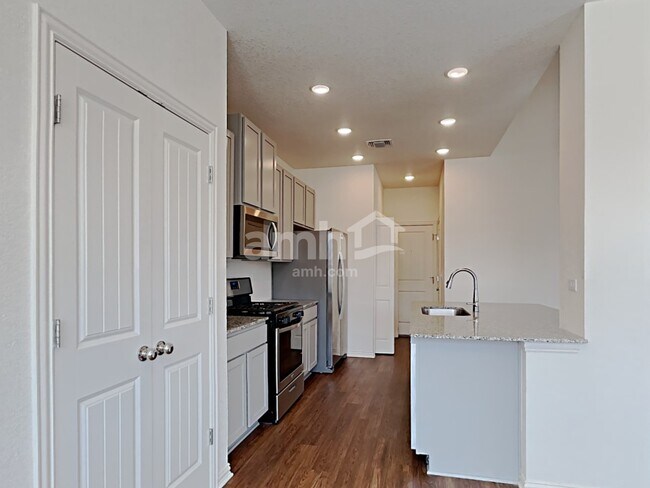 Photo - 2728 Geronimo Crk