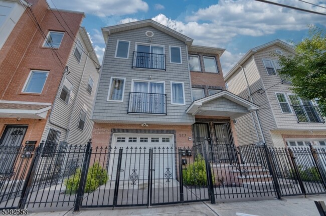 Building Photo - 573 S 18th St Unit 2 Rental