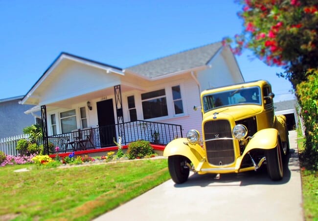 Building Photo - 1042 W 14th St