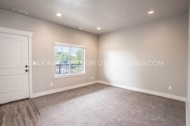 Photo - 1955 N 550 W Unidad 102