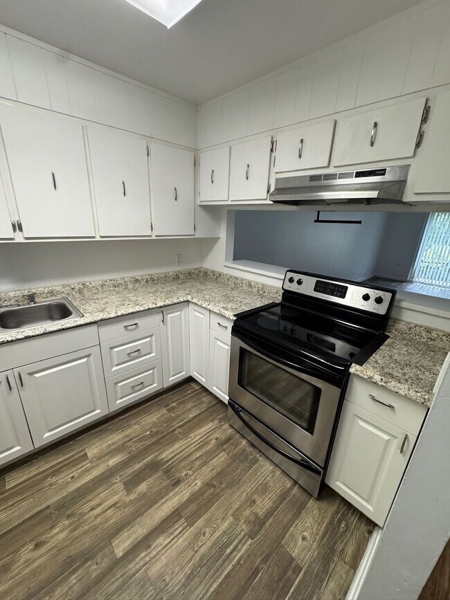 Photo - 1726 NE 3rd St