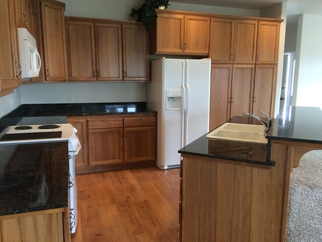 Photo - 4 Bedroom Home on The Links Golf Course! Utilities & Landscaping Included!