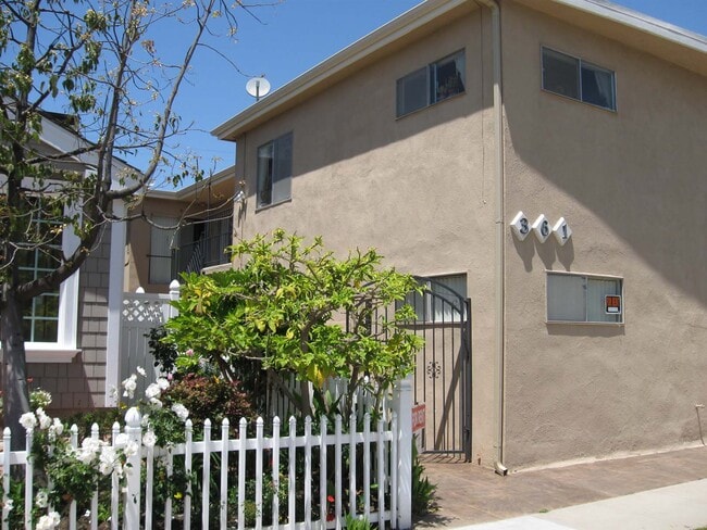 Building Photo - 361 13th St Unit SEAL BEACH #4