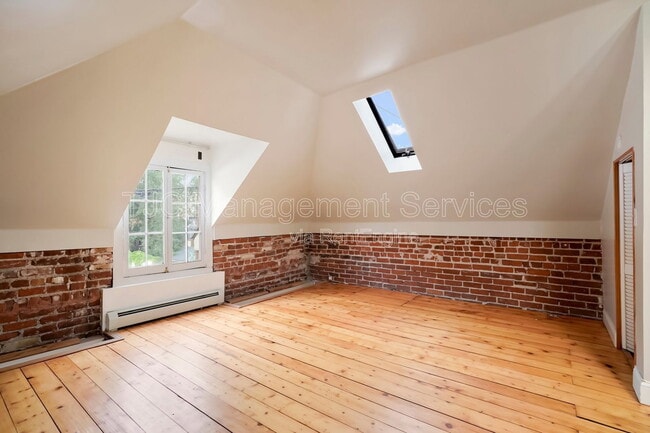 Photo - 1565 N Race St