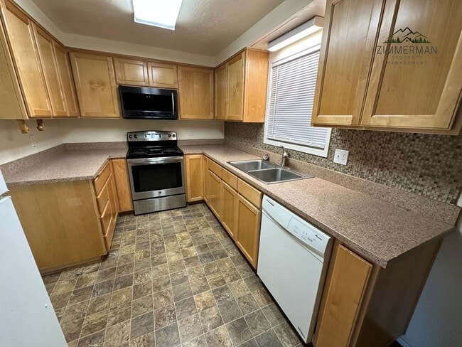 Photo - 3793-3795 Redwood Dr