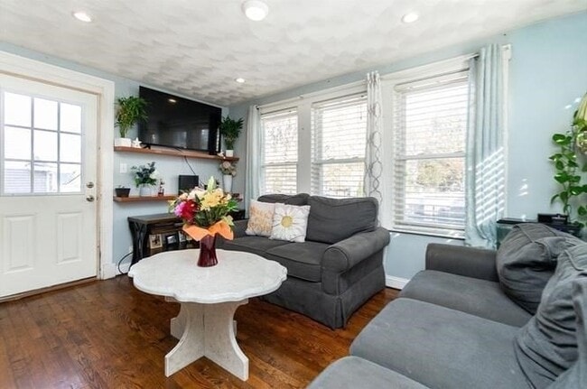 40 Gledhill Ave Unit 2