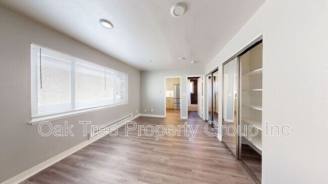 Building Photo - 406 Van Buren Ave