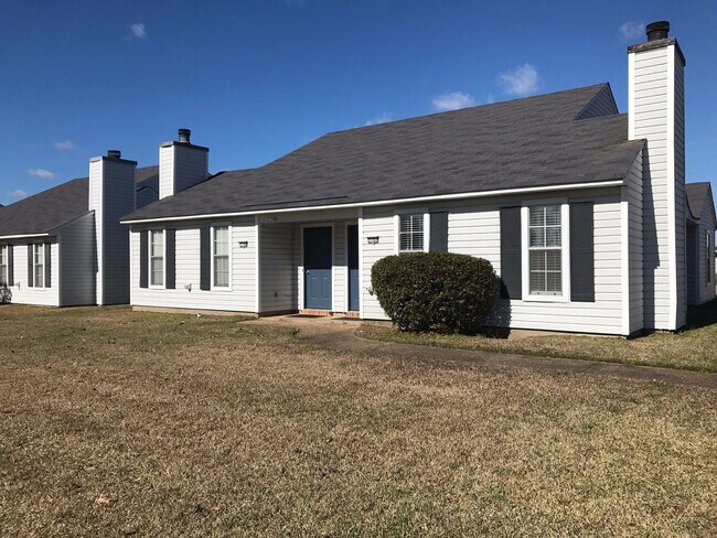 Cedar Creek Duplex - Cedar Creek Duplex House