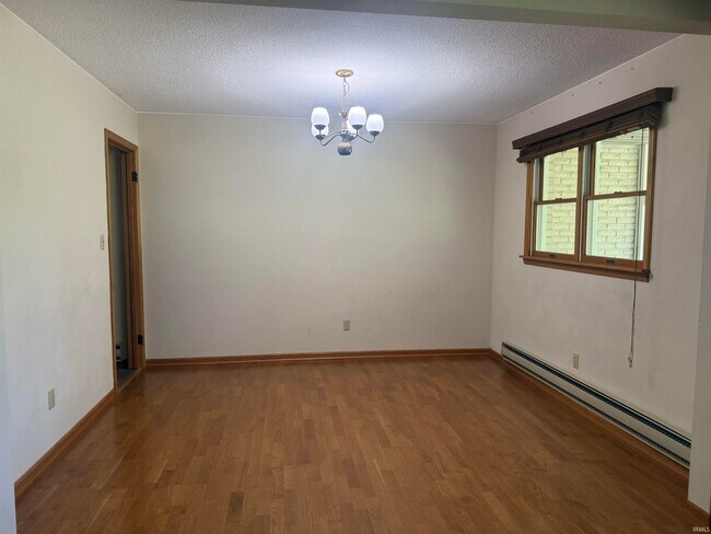 Photo - 16907 Indianapolis Rd