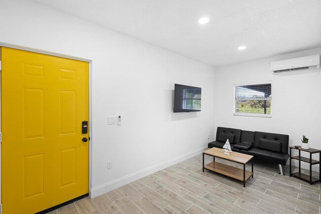 Photo - 1882 Lake St Apartment Unit ID1094219P