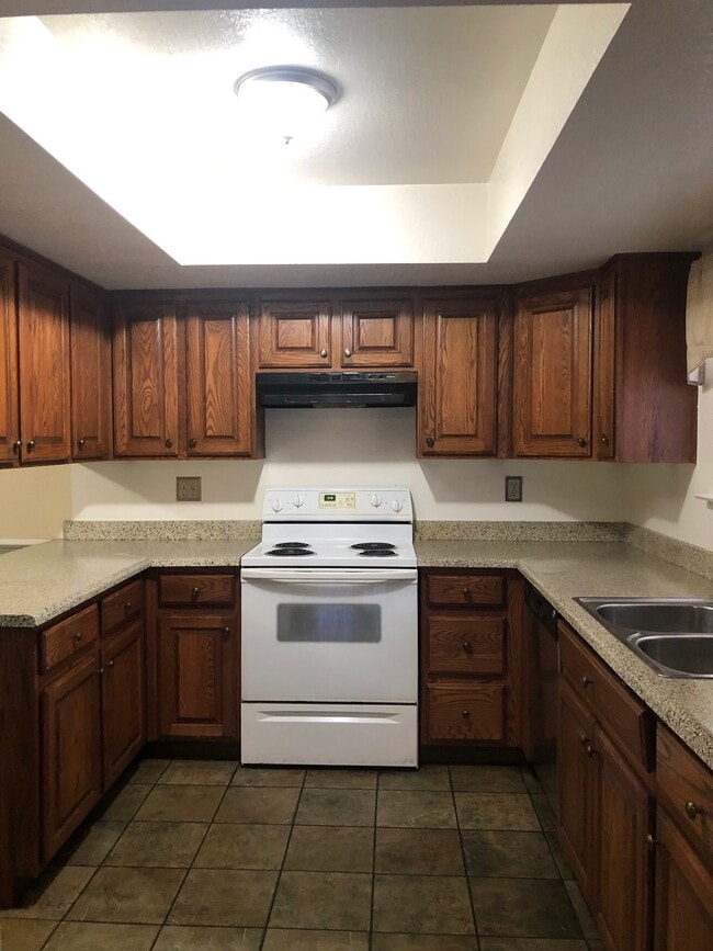 Photo - 823 Spyglass Ln