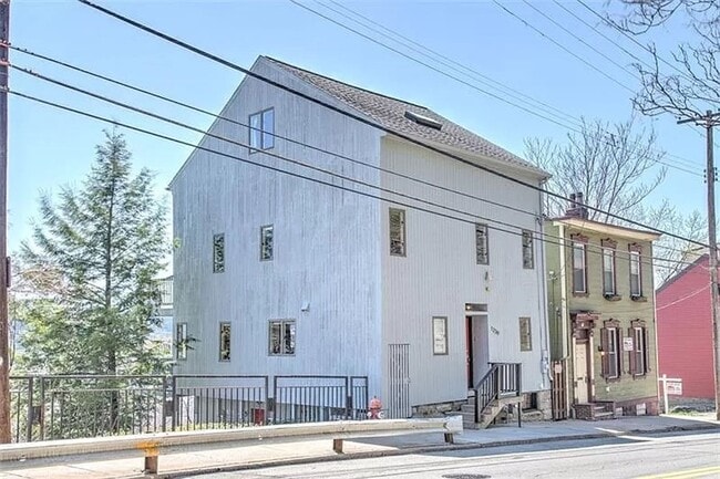 Photo - Awesome 3 or 4 Bedroom Single-Family Home in Troy Hill- 3 Level Deck and Central Air!