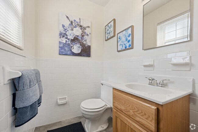 2BR, 1.5BA - 1,021SF - Bathroom