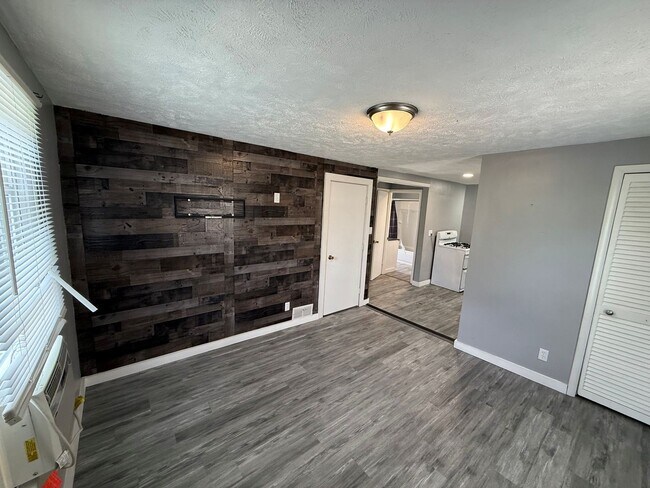 Photo - 190 E Mapledale Ave Unit 190 B