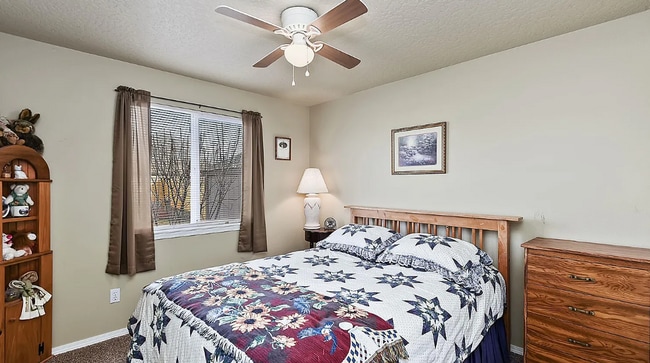 Photo - 928 Aspen Grove St