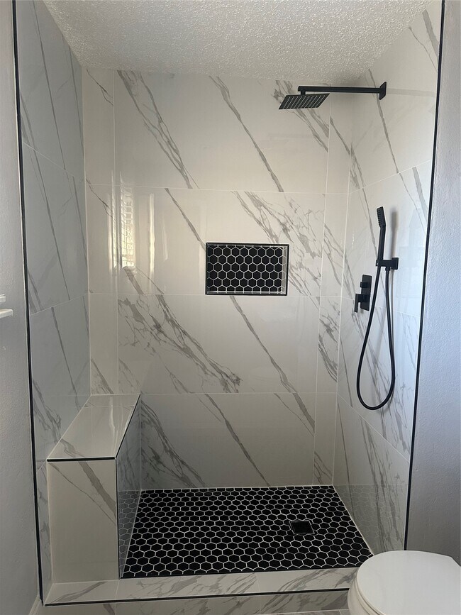 Photo - 11630 White Water Trail