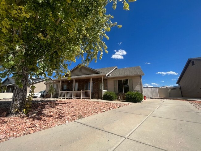 Building Photo - Pet Friendly Duplex in Cedar City!!!!