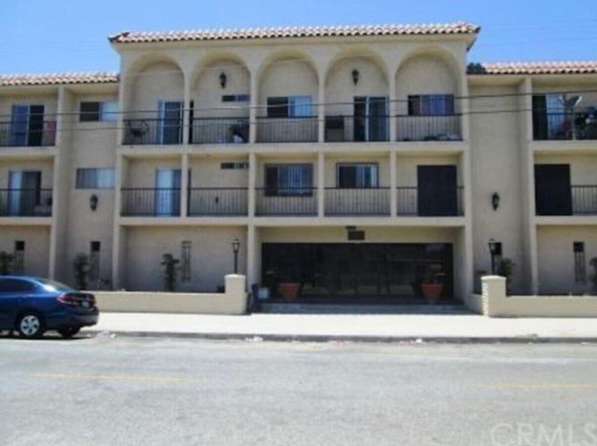 Photo - 13921 Yukon Ave