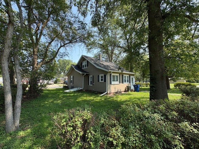 Photo - 2209 Hawthorne Ave