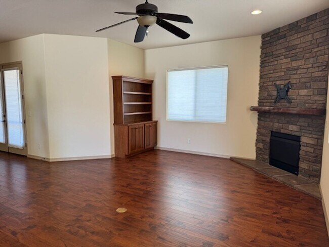 Photo - Gorgeous 3-bedrooms, 2-baths home located in Willow Hills! "In Prescott"
