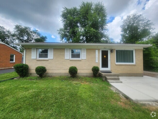 Building Photo - Beautiful and spacious 3 bedroom 1 bath ho... Rental