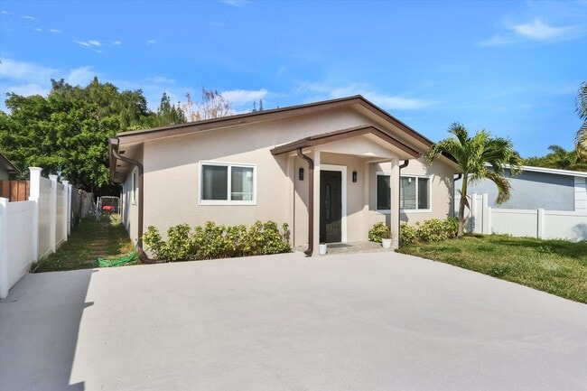 Photo - Single Family Home in Non HOA East Boca Raton