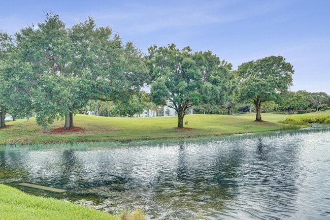 Building Photo - 9460 Poinciana Pl Unit 101