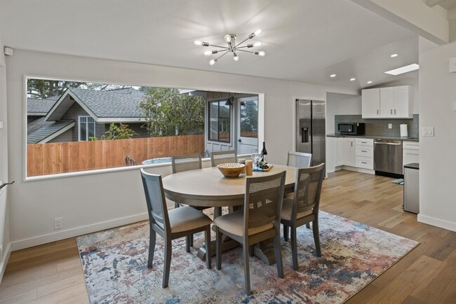 Photo - 949 Syida Dr