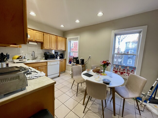 Building Photo - 1 Torpie St Unit 2