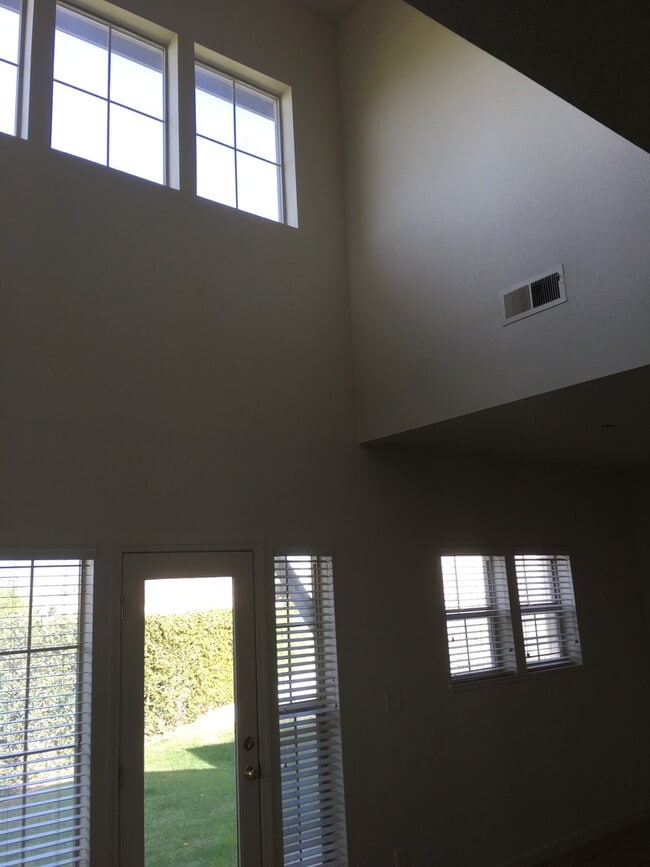 Photo - Luxury Townhome for Rent in Greenfield Unit 424A