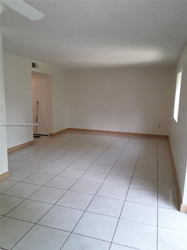 Photo - 8446 Coral Lake Way Unidad 8446