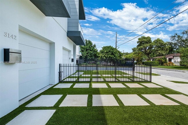 Photo - 3142 Carter St