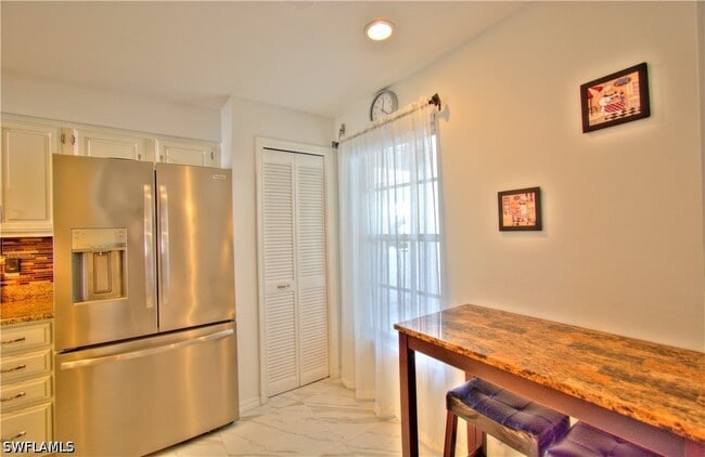 Building Photo - 9590 Victoria Ln Unit B306