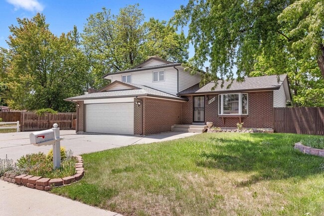 Building Photo - Available NOW! 3 Bedroom 1 Bath Beautiful Home in Arvada!