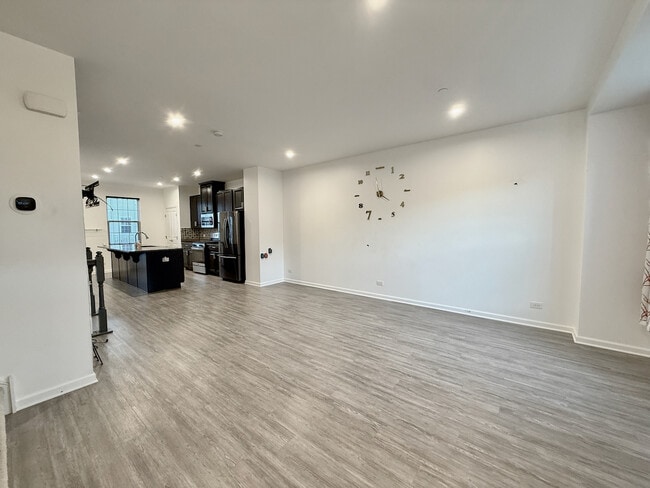 Photo - 45 Nicholas Dr W