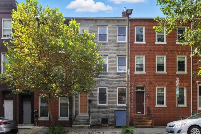 Building Photo - 877 W Lombard St Rental