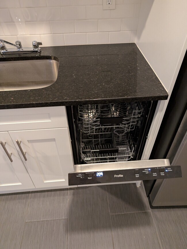 130 Sutherland Rd Unit B
