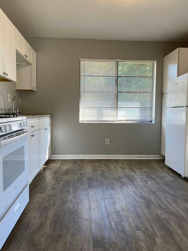 Photo - 6916 Bradshaw Dr