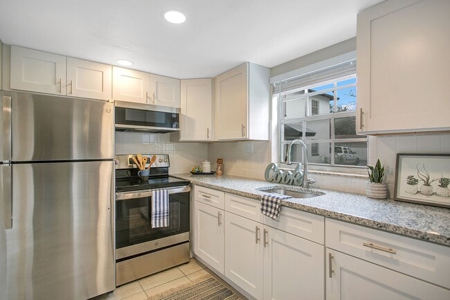 Building Photo - The Rosewood Apartments | 1 & 2 Bedroom Ap...