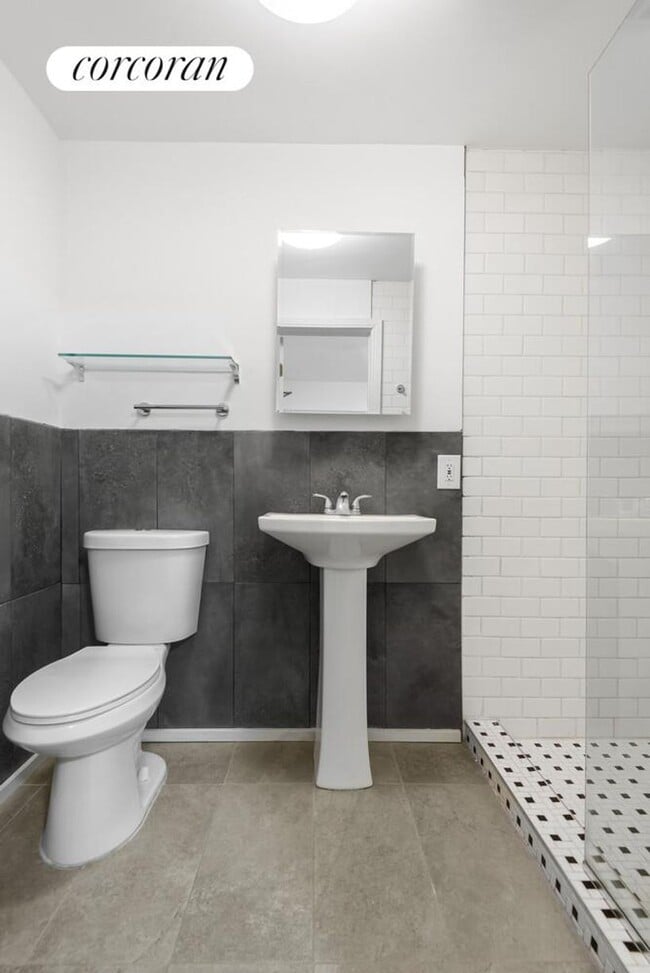 Photo - 125 Gates Ave