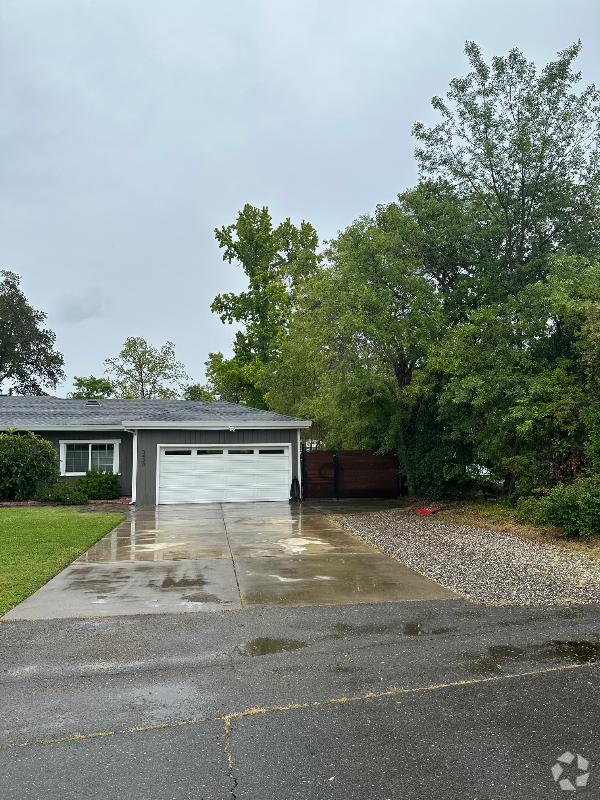 Building Photo - 3430 W Country Club Ln Rental
