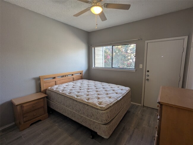 Building Photo - 3000 Guadalupe St Unit 213