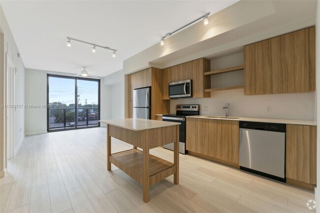 Building Photo - 555 NE 8th St Unit 0312 Rental