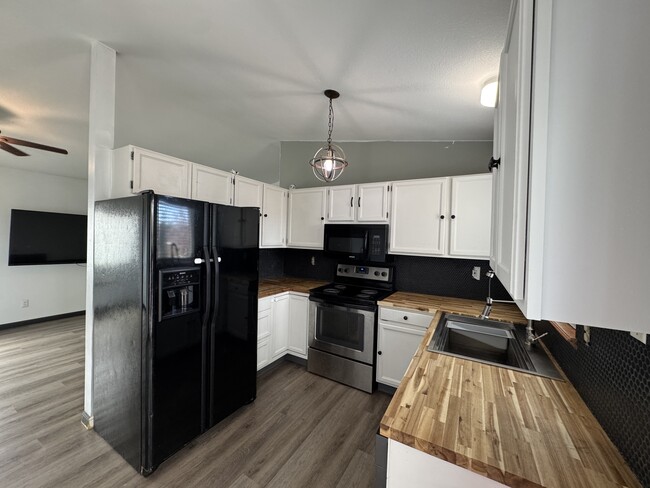 Photo - 7624 Montarbor Dr