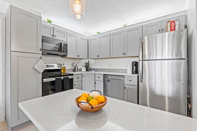 Building Photo - 603 Sea Pine Way Unit F1 Rental