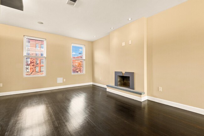 Photo - 526 Manila Ave