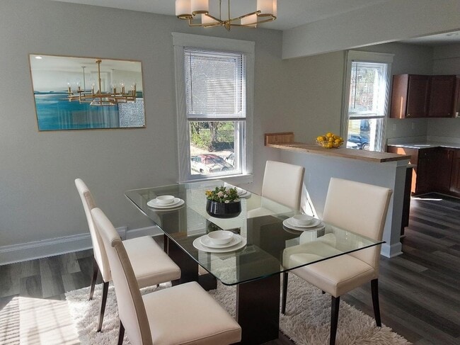 Photo - 2031 Hewitt Ave