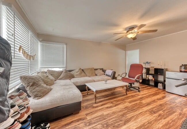 Photo - 69 Lynwood Dr