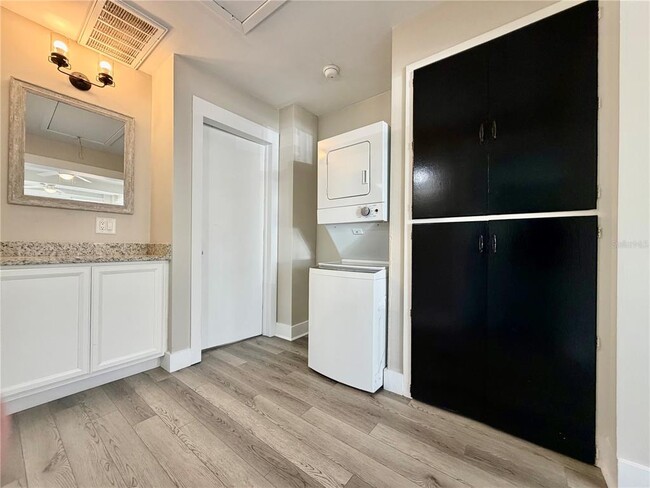 Photo - 103 4th St SE